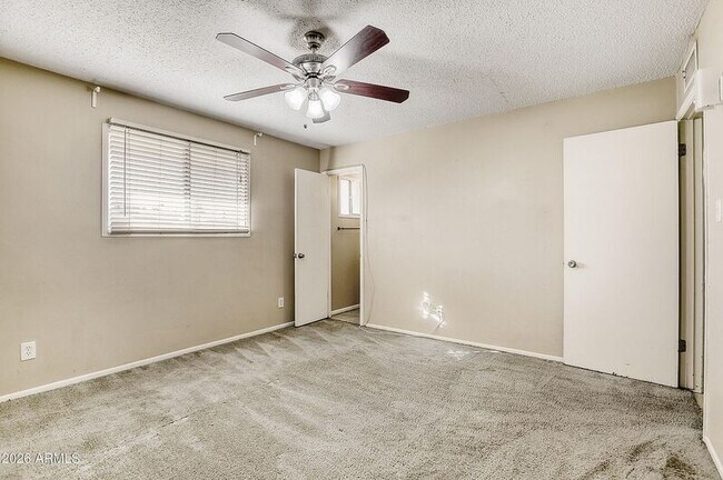 Photo - 921 E Campus Dr