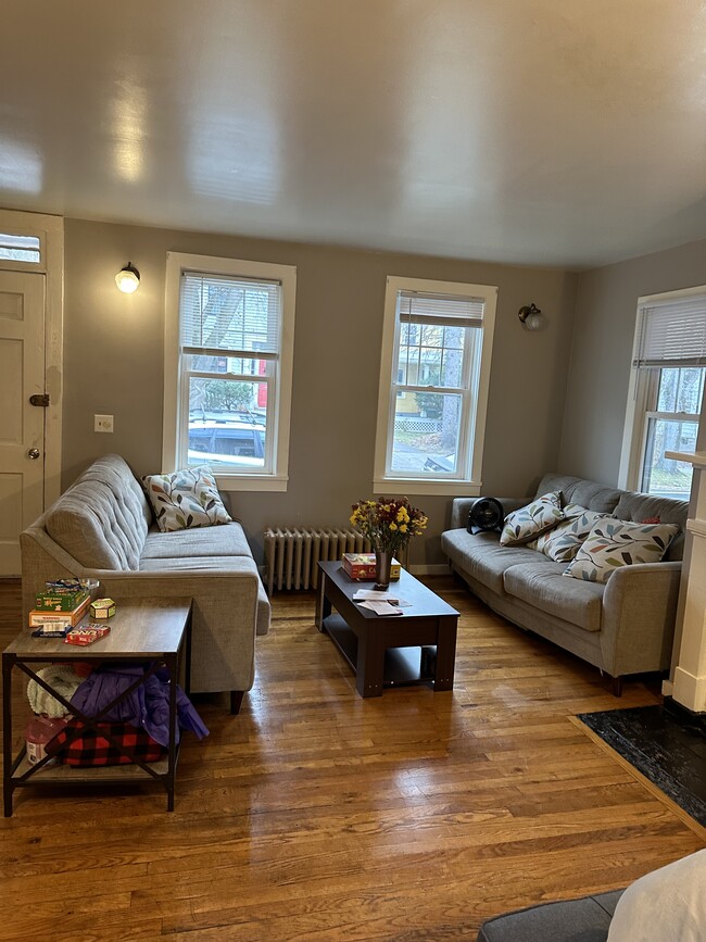 Building Photo - 320 Pleasant St Rental