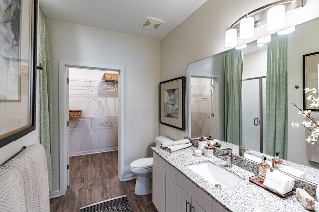 2BR, 2BA - 1113SF - Second Bathroom