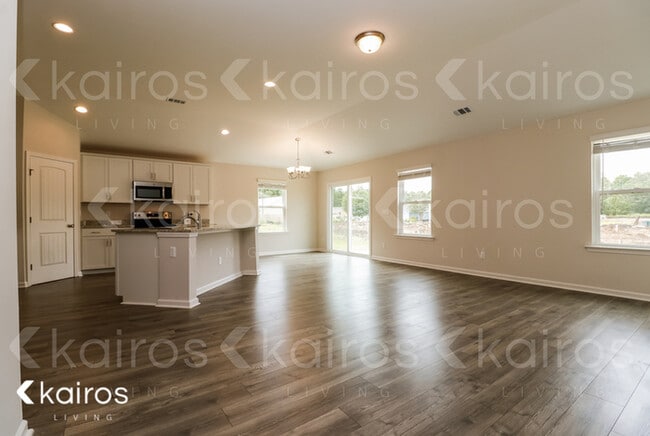 Photo - 17 Red Oak Dr.