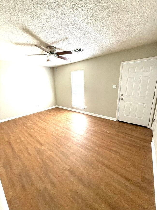 Photo - ** 3 Bed 2 Bath located off Woodley rd ** ...