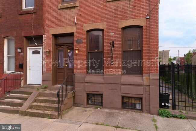 Building Photo - 1834 W Diamond St Unit 2
