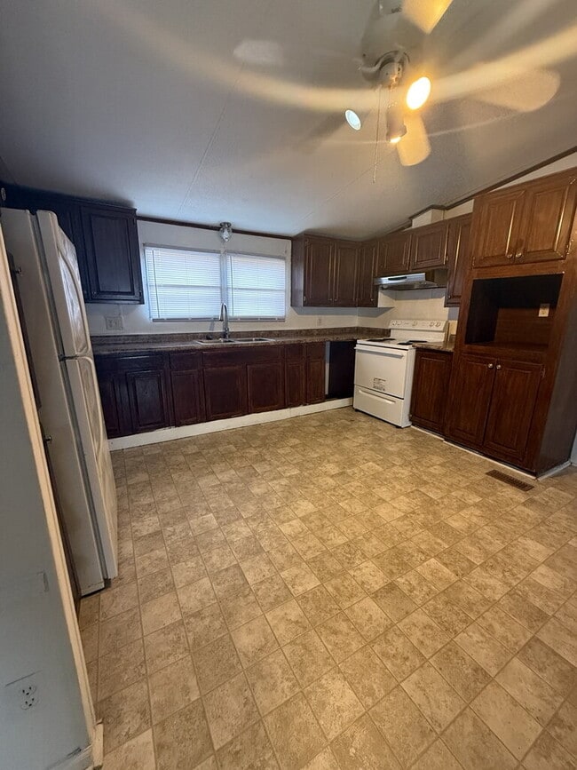 Photo - 110 Bratton Dr