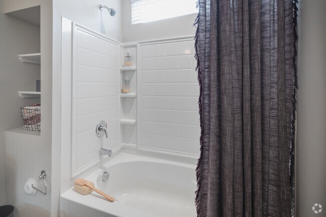 Palmetto - Primary Bathroom Shower & Bathtub