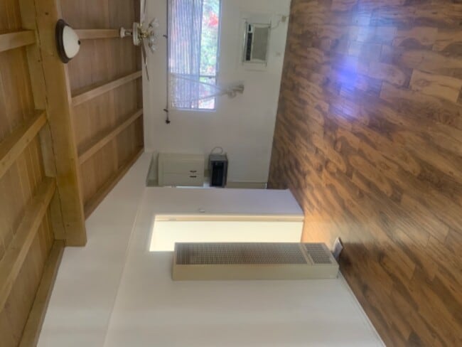 Photo - 18332 Superior St