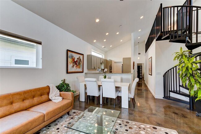 Photo - 2715 Zaragosa St