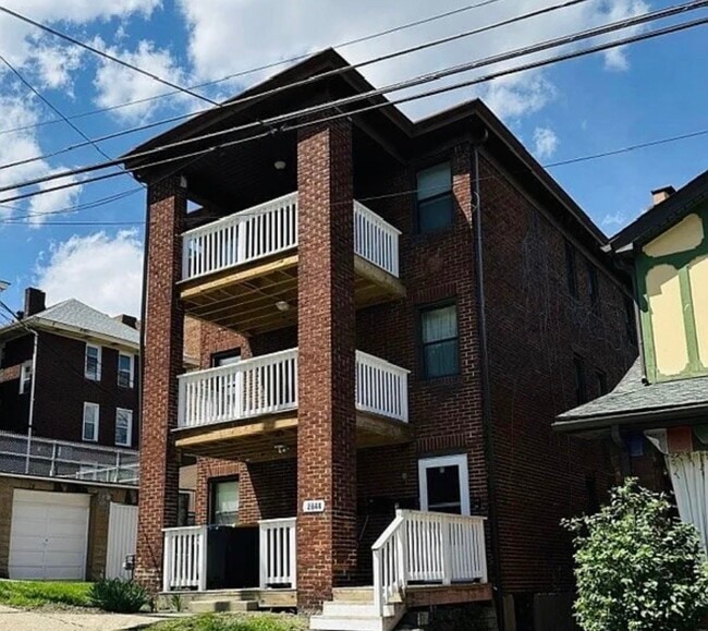 Building Photo - 2844 Louisiana Ave Unit 3