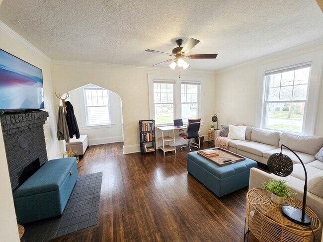 Building Photo - Contemporary Cove Duplex
