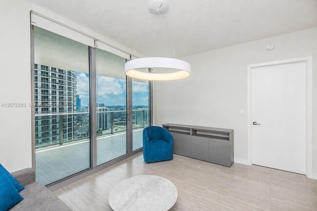 488 NE 18th St Unit 4406