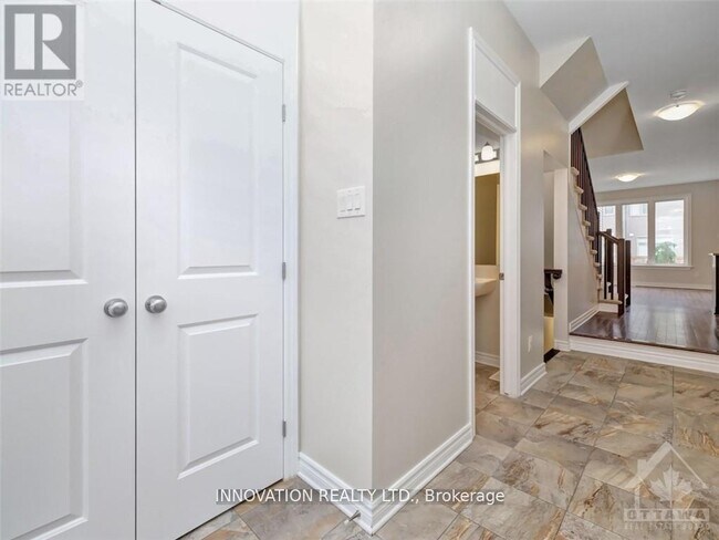 Photo - 502 Muscari St
