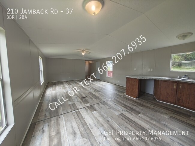 Photo - 210 Jamback Rd