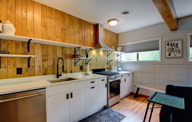 Photo - 16475 Fairway Dr Unidad Basement Apt 1 bedroom