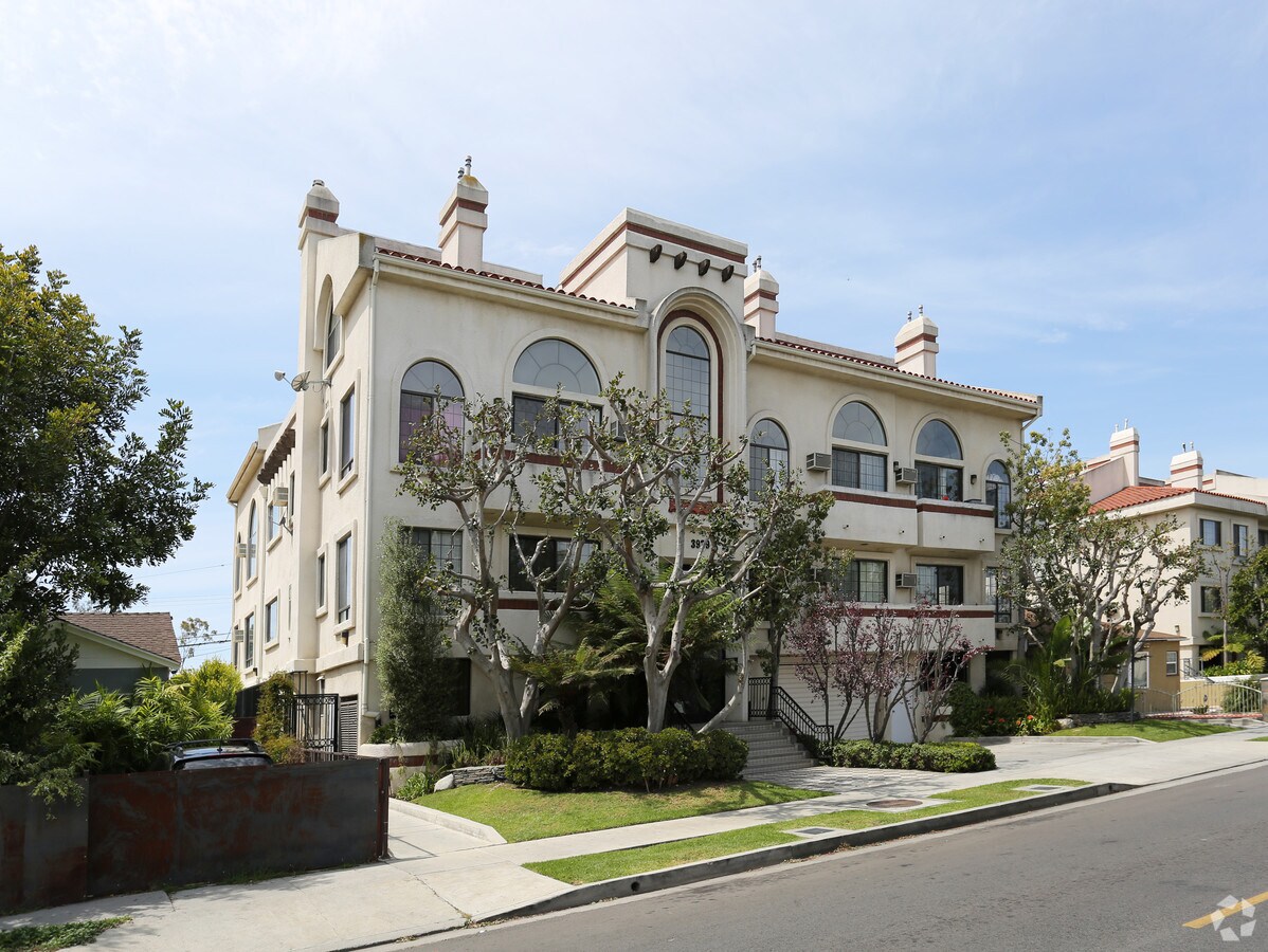 Photo - 3939 Inglewood Blvd Apartments