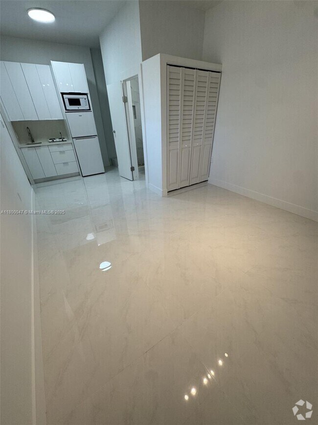 Building Photo - 275 W 14th St Unit A Rental