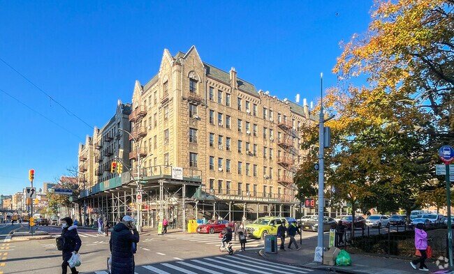 13605 Sanford Ave - Sanford Court