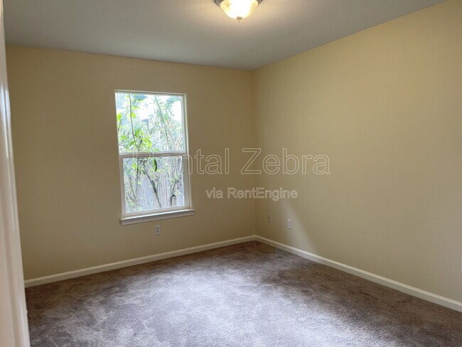 Photo - 2062 Red Oak Cir