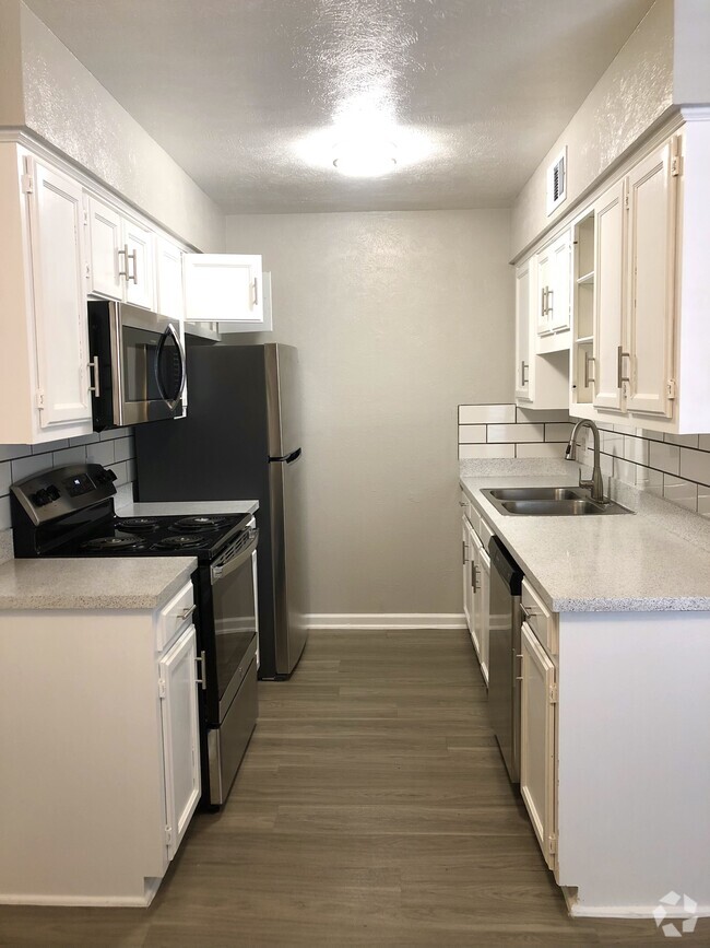 Upgraded Kitchen - Red Oak on A Rental