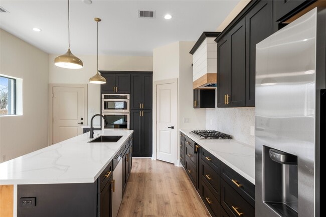 Photo - 1113 Danube St