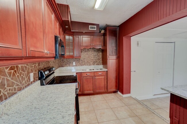 Photo - 7608 Simms Ave