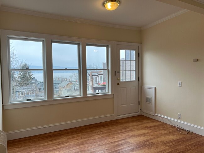 Photo - 10 S Eckar St Unidad Top Floor