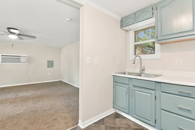 400 S Josephine Boyd St