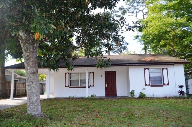 Building Photo - Quaint 2/1 House in Casselberry with New Floors