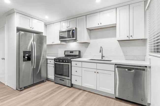 Photo - 3032 E 7th St Unidad 3032-01