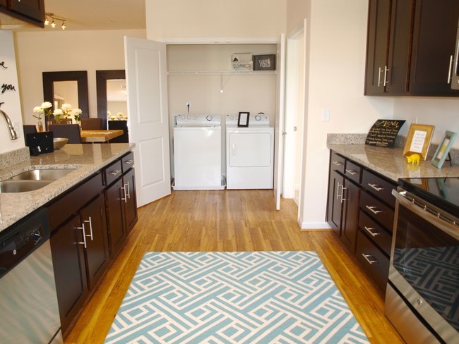 Washer/Dryer Included