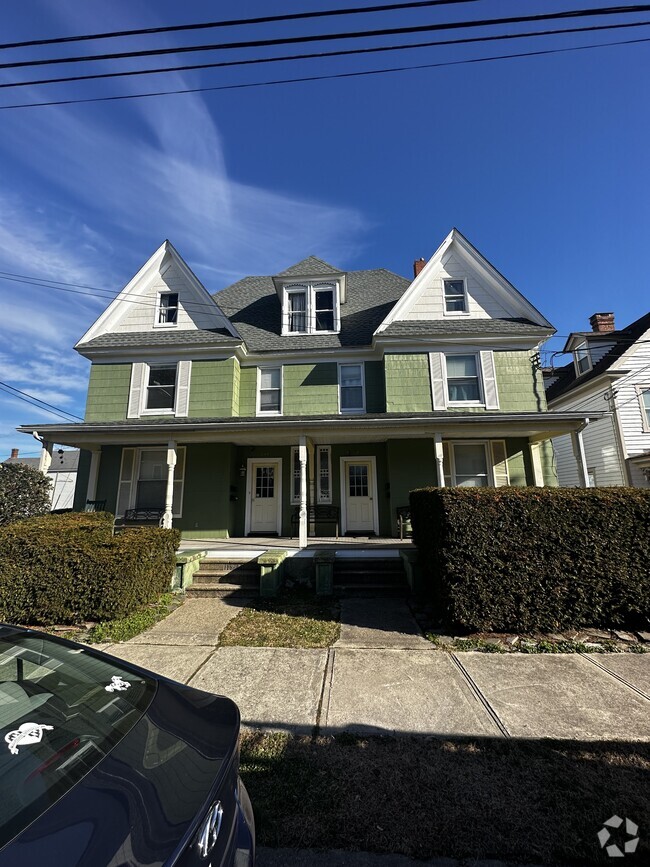 Building Photo - 807 Locust St Unit #2 Rental