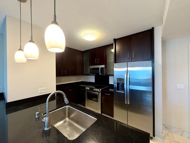 Building Photo - Waihonua: Luxury Low Level 2 Bed, 2 Bath Condo w/ 2 Parking in Kakaako Unit Apartment 703