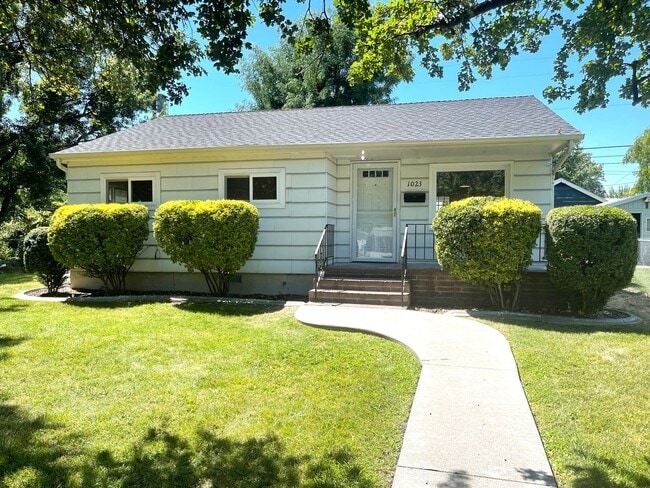 Adorable Three Bedroom Home in Richland! - Adorable Three Bedroom Home in Richland!