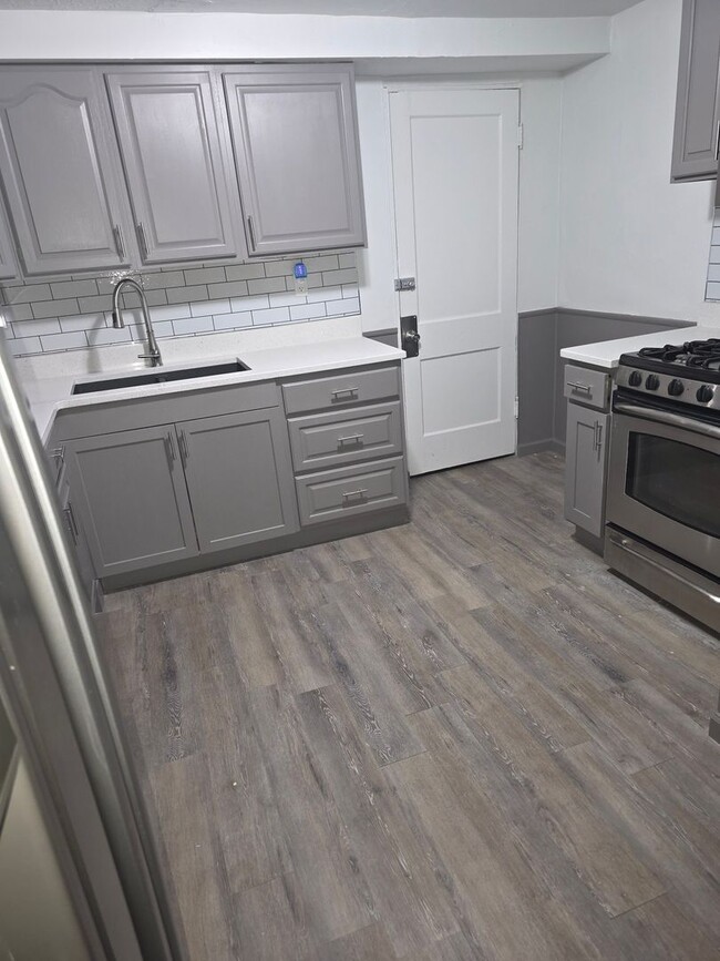 Photo - 650 E 130th St