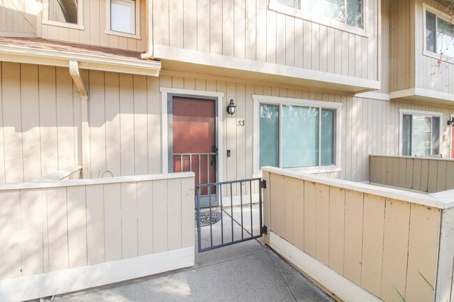 Building Photo - 2 Bedroom Townhouse with 2-Car Garage in The Villages near Downtown SLO