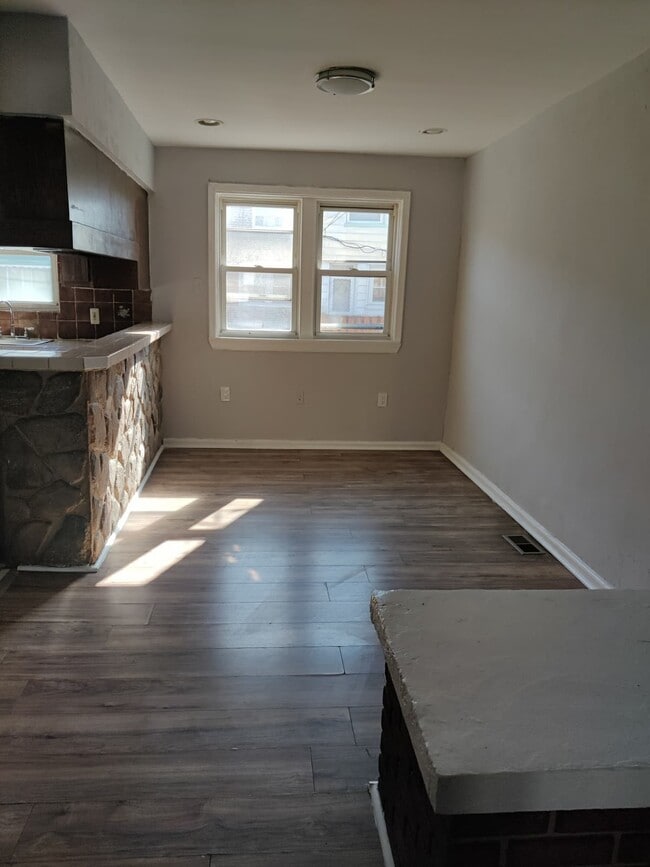 Photo - 6546 Theodore St