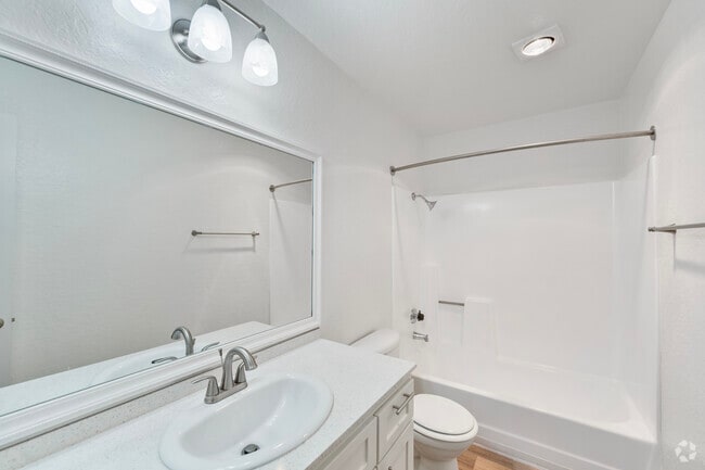 3BR, 2BA - 1,117SF - Bathroom