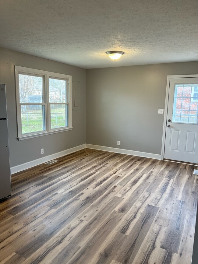 Photo - 119 Lakeview Dr