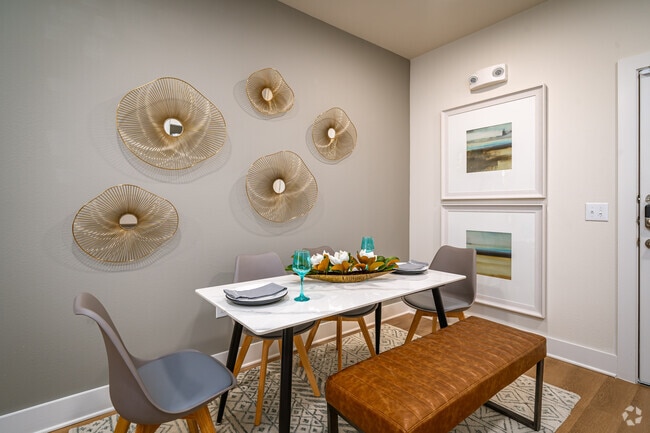 1BR, 1BA - 768SF