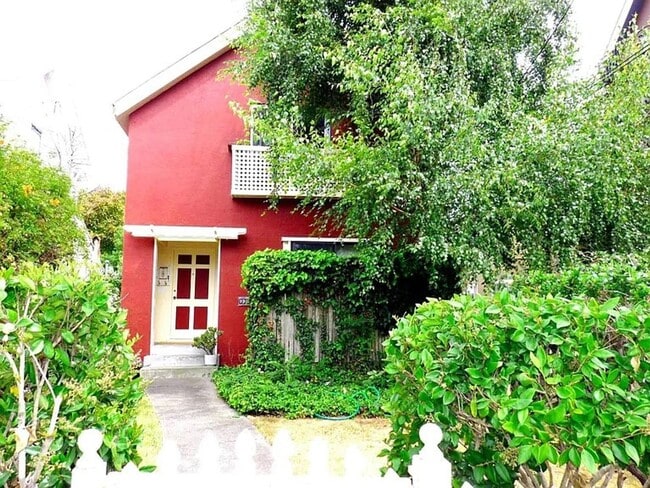 Building Photo - Chestnut Street-1312 Unit A