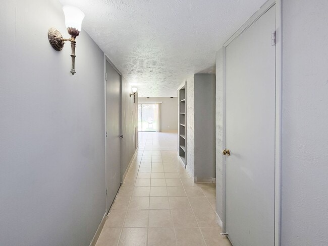 Building Photo - NICE 3 BEDROOM 2 BATH RENTAL HOME IN CY FA...