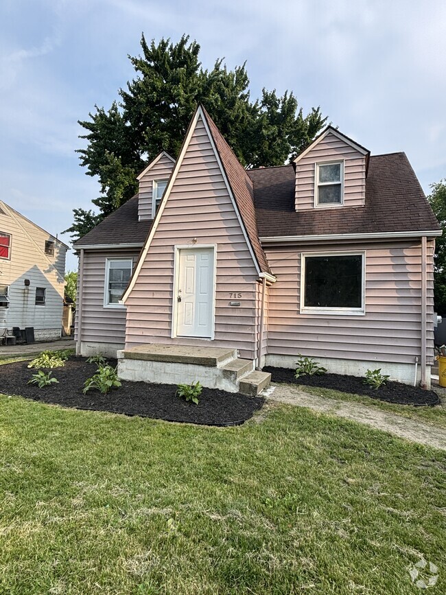 Building Photo - 715 Cambridge Ave Rental