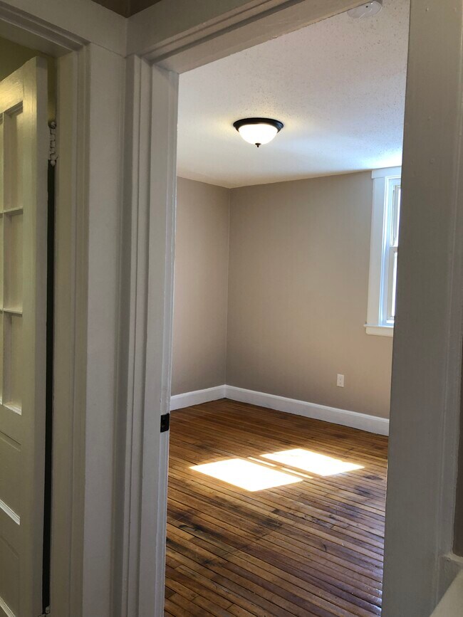 Bedroom 1 - 13 Berkeley St