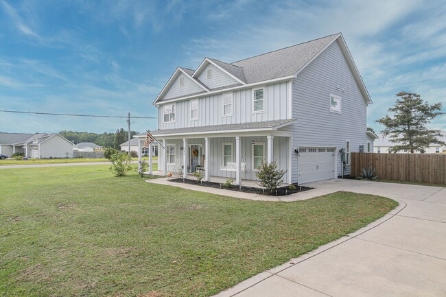 Photo - Coastal Elegance on a Spacious Corner Lot in Kings Harbor