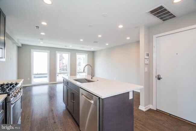 Photo - 1436 Clymer St Unit 3