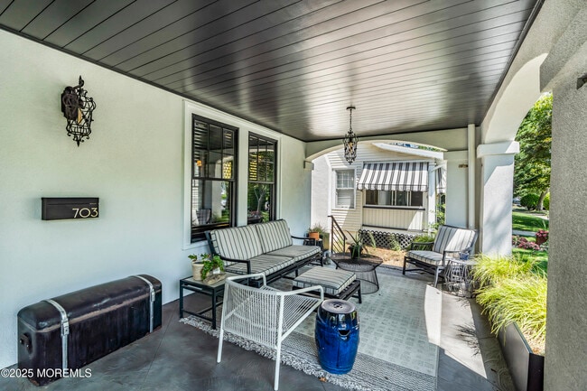 Photo - 703 7th Ave