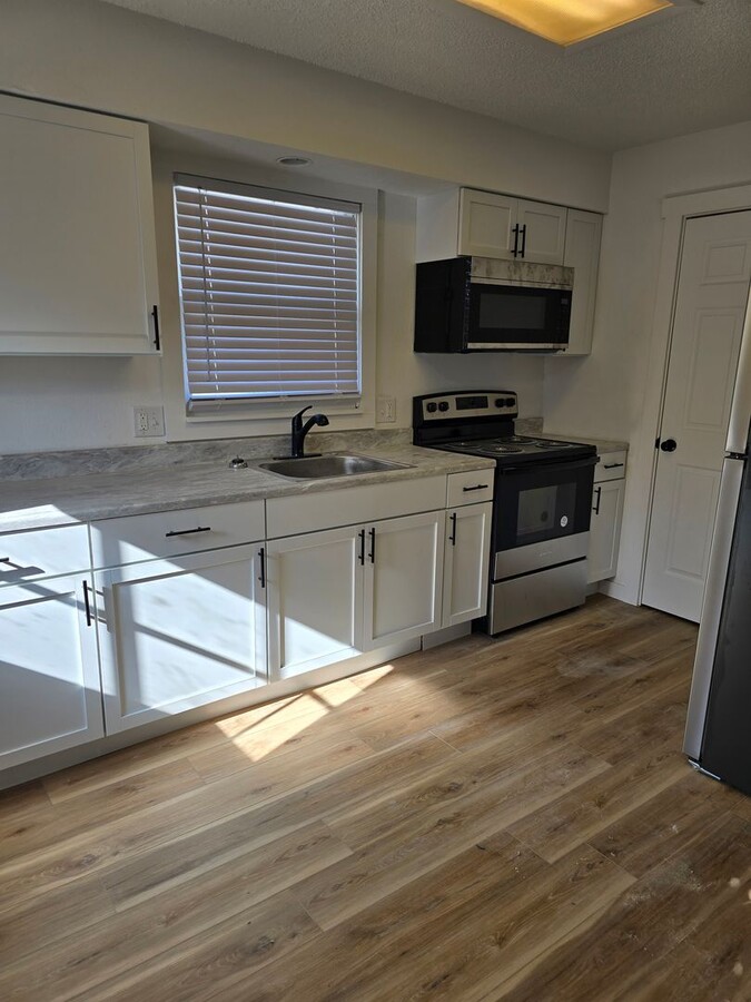 Photo - 4149 W Burbank St Apartment Unit B