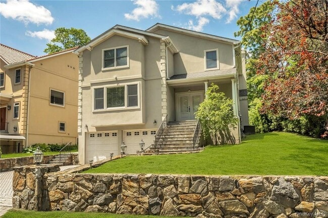 Photo - 696 Ridgeway