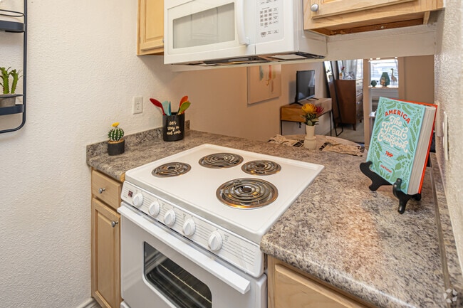 Studio, 1BA - 420SF