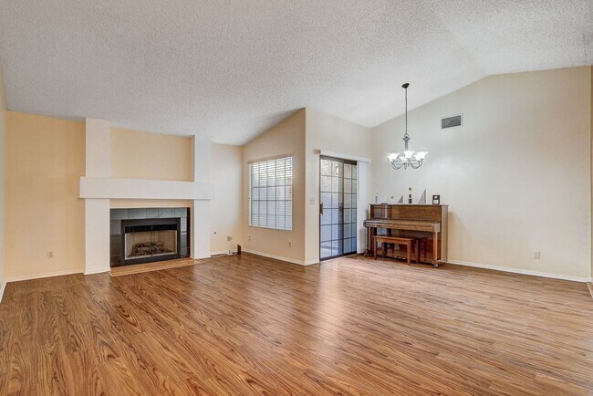 Photo - Signature At The Lakes