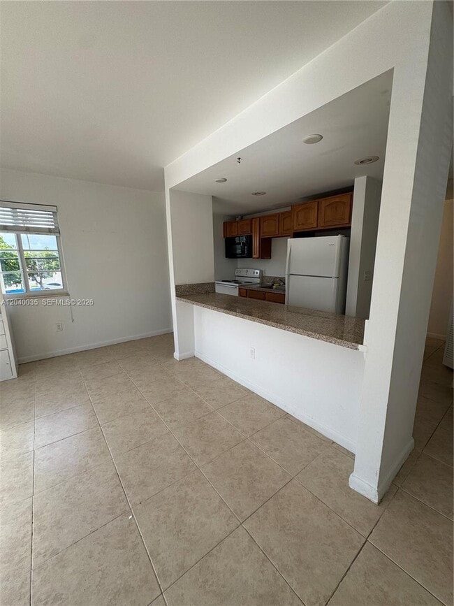 Photo - 7130 Rue Versailles Dr Unidad 11