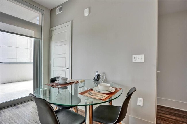 Photo - 3005 Peachtree Rd Unit ID1039870P